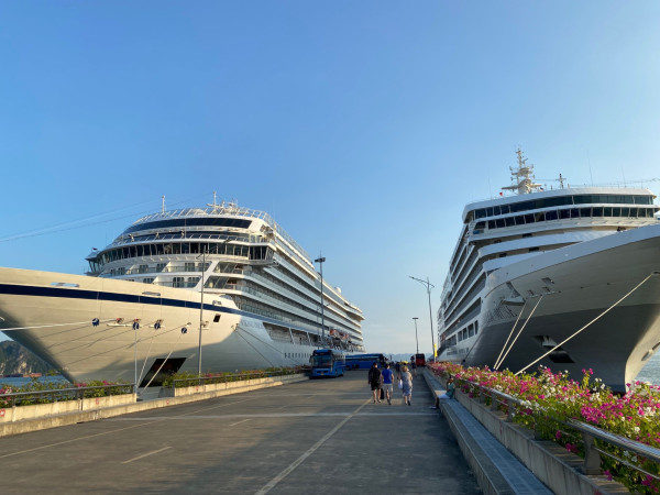 silversea cruises vs viking
